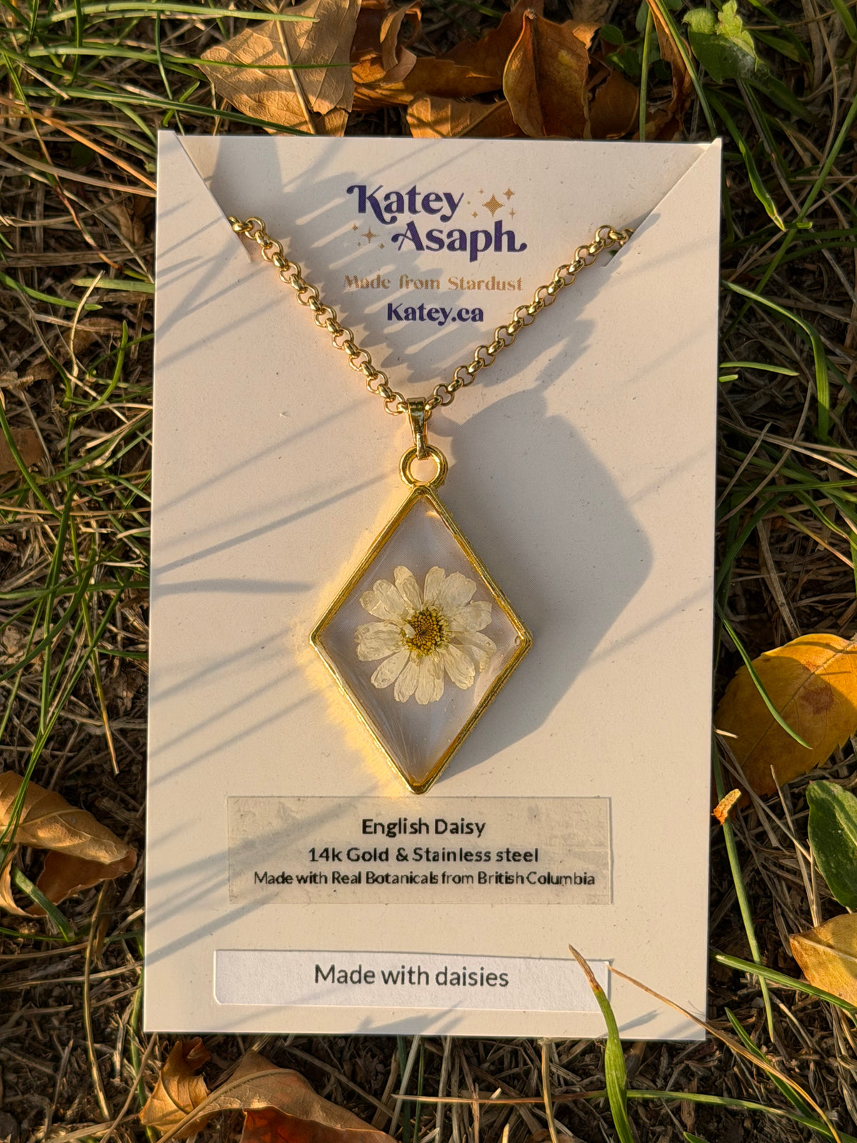 English Daisy Necklace