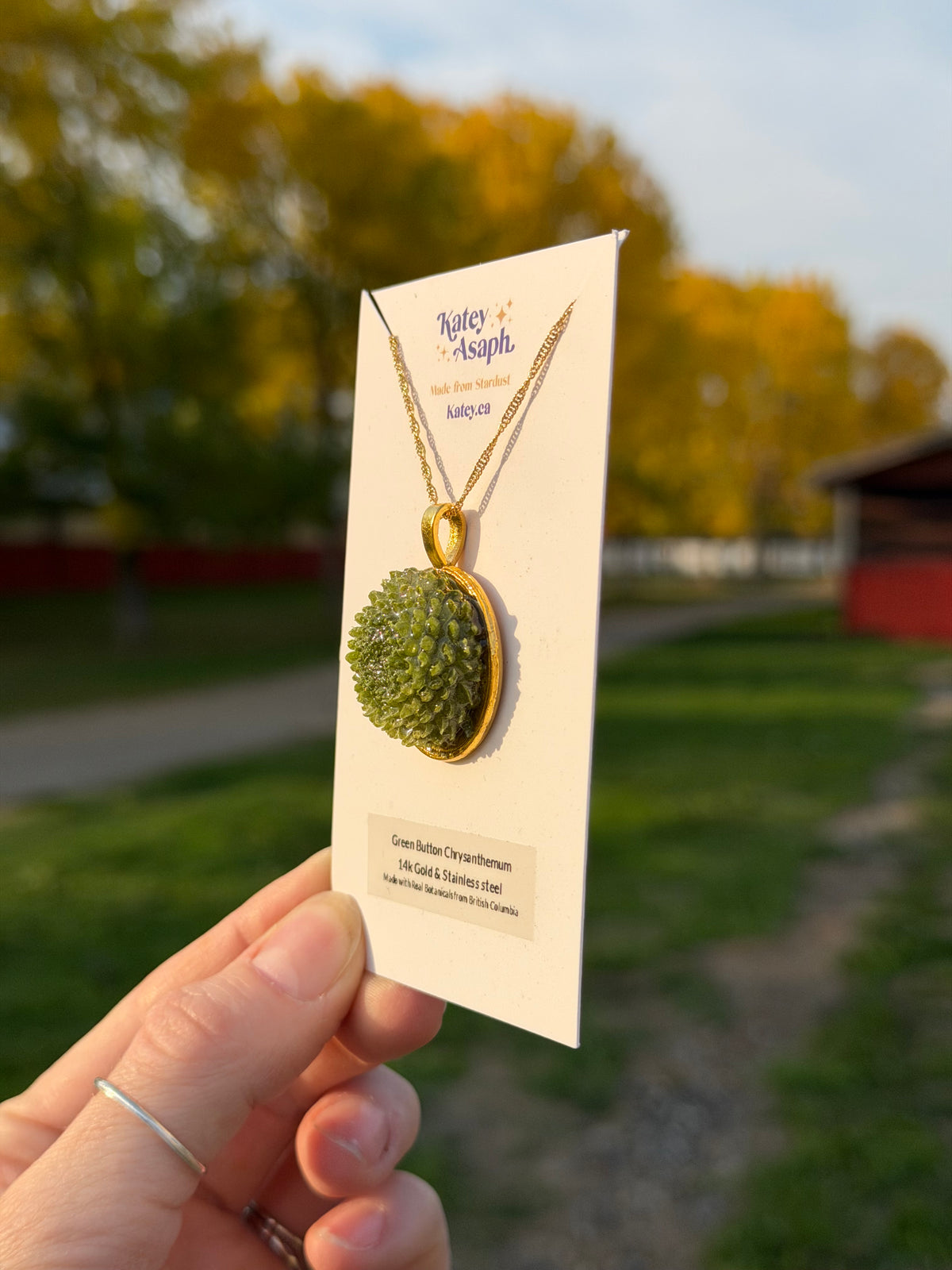 Green Chrysanthemum Necklace - Gold
