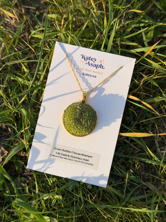 Green Chrysanthemum Necklace - Gold