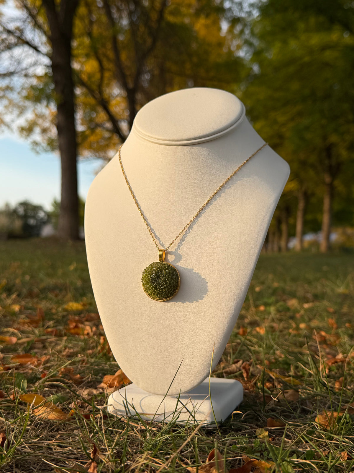 Green Chrysanthemum Necklace - Gold